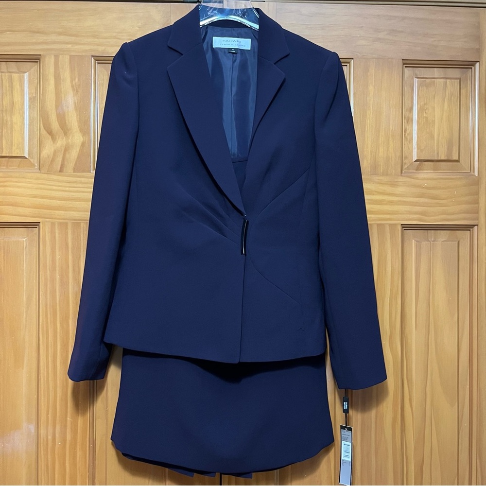 Tahari Alfred S. Levine Deep British Plum Blazer/Skirt Set Size 4 NWT